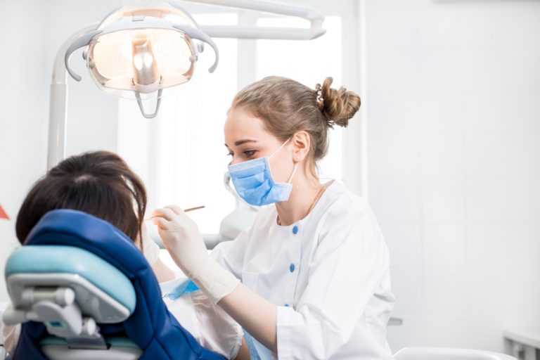 What Does a Cosmetic Dentist in Liverpool Fix?